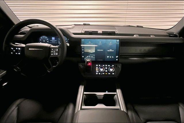 2026 Land Rover Defender X-Dynamic SE - Photo 6