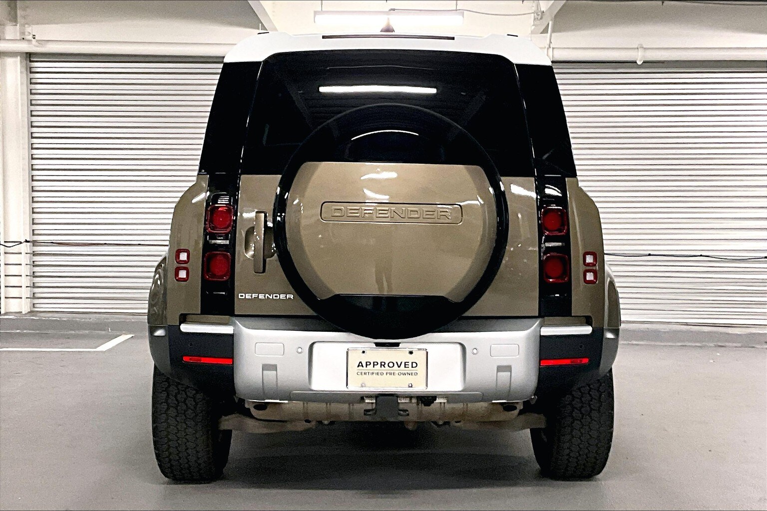 2024 Land Rover Defender 110 S photo 3