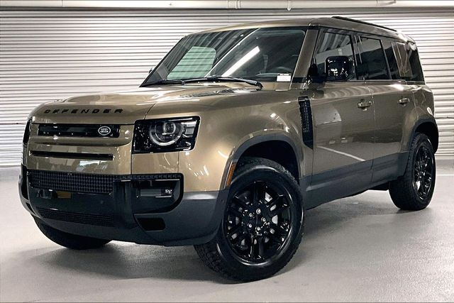 2026 Land Rover Defender S's photo