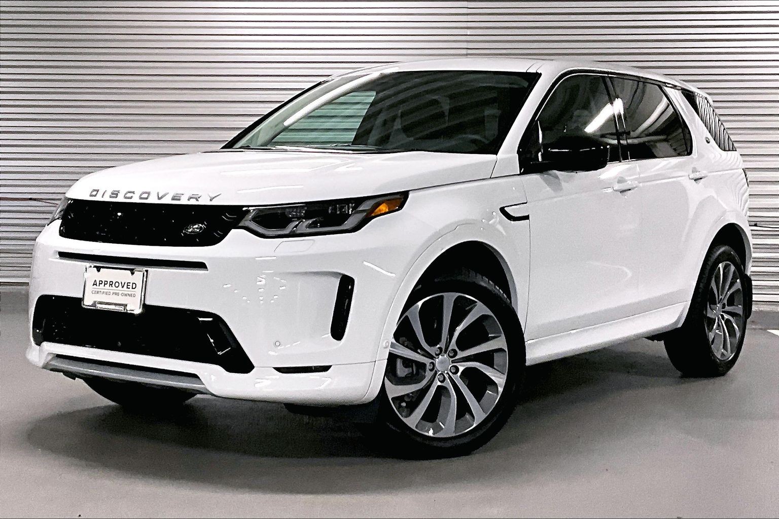 2025 Land Rover Discovery Sport 2.0 S's photo