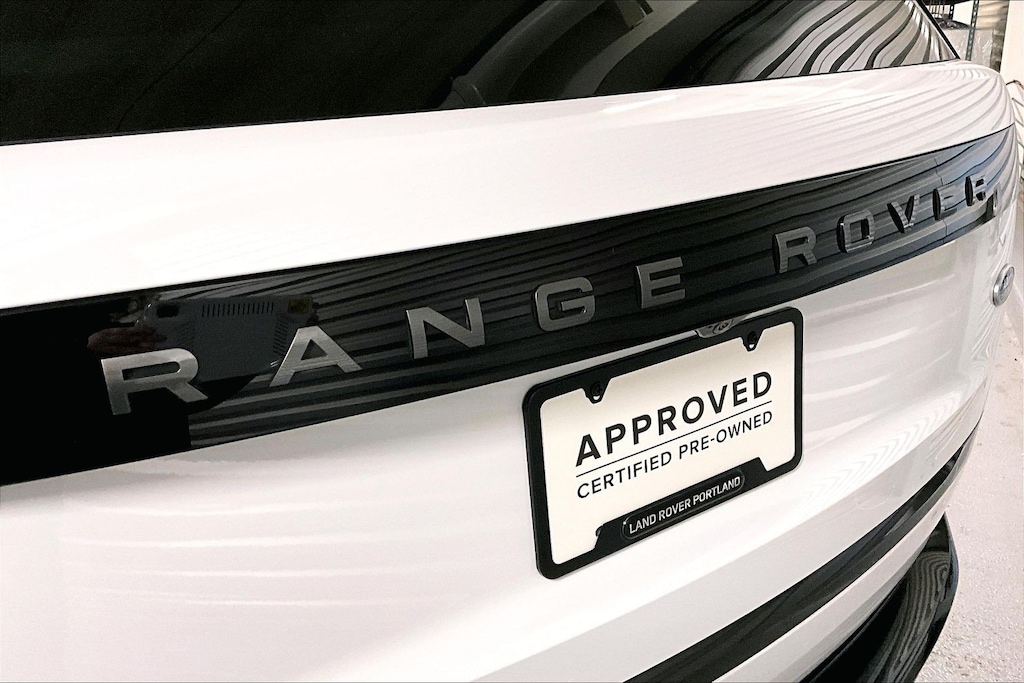 2023 Land Rover Range Rover SE photo 4