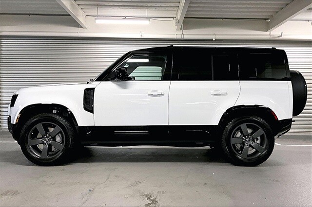 2025 Land Rover Defender 110 X-Dynamic SE photo 3