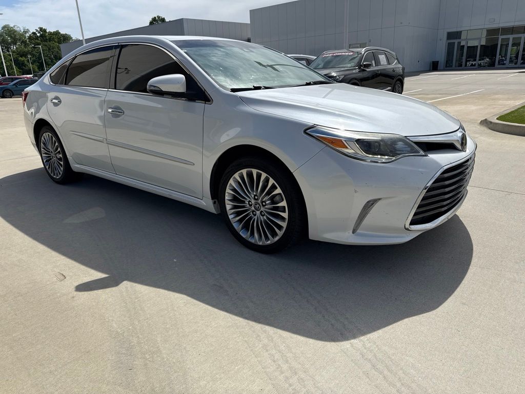 2018 Toyota Avalon Limited's photo