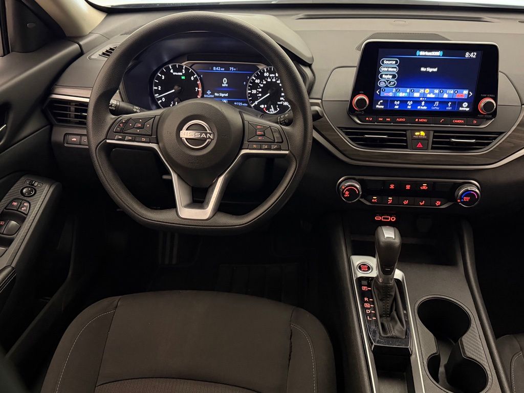 2025 Nissan Altima SV - Photo 25