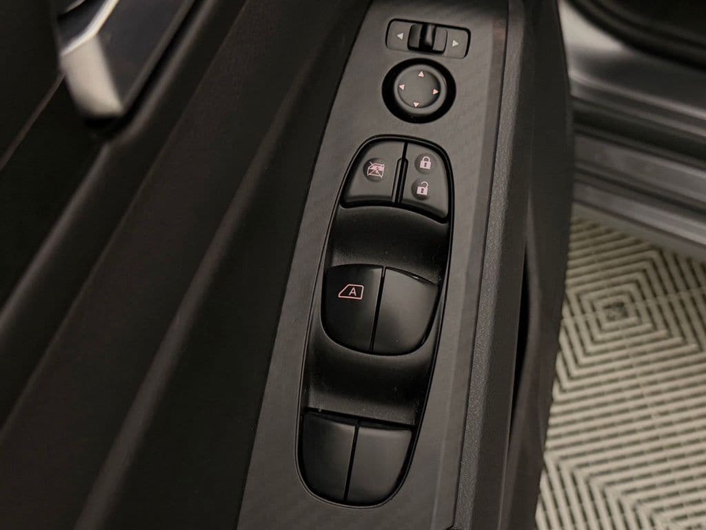 2025 Nissan Altima SV - Photo 18