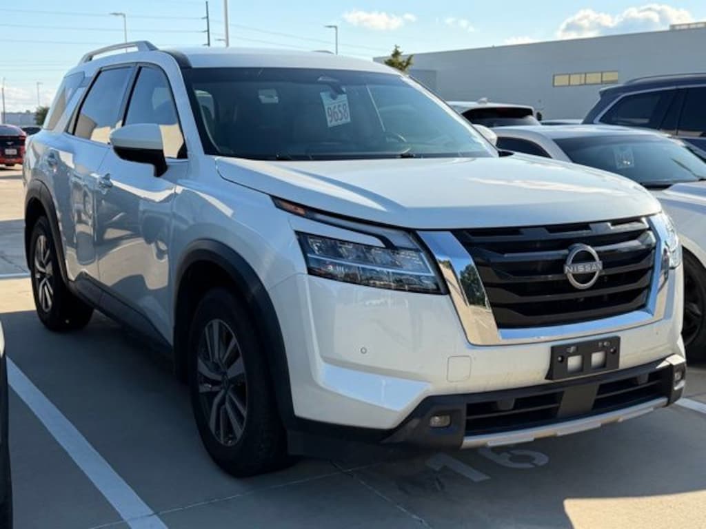 Used 2023 Nissan Pathfinder SL SUV