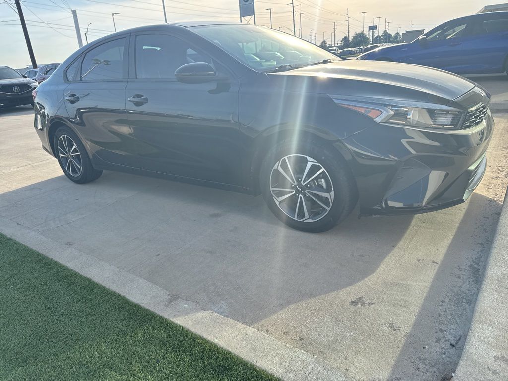 2023 Kia Forte LXS AT's photo