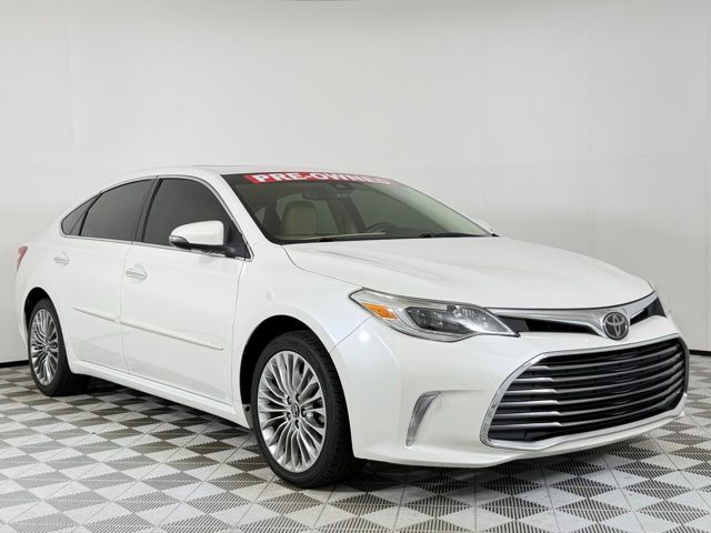 2018 Toyota Avalon Limited's photo