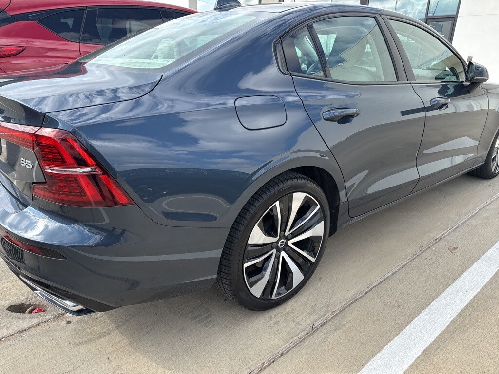 2022 Volvo S60 B5 Momentum photo 4