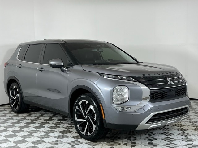 2022 Mitsubishi Outlander SE's photo