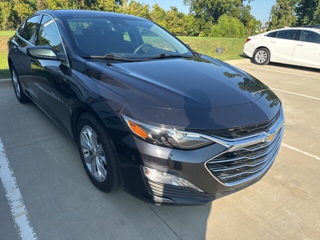 2023 Chevrolet Malibu 1LT photo 2
