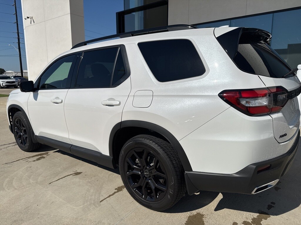 2025 Honda Pilot Black Edition photo 4