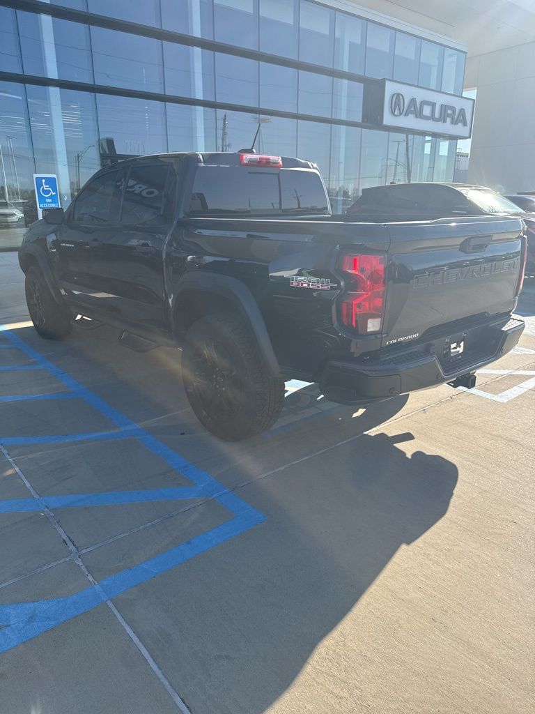 2024 Chevrolet Colorado Trail Boss photo 2