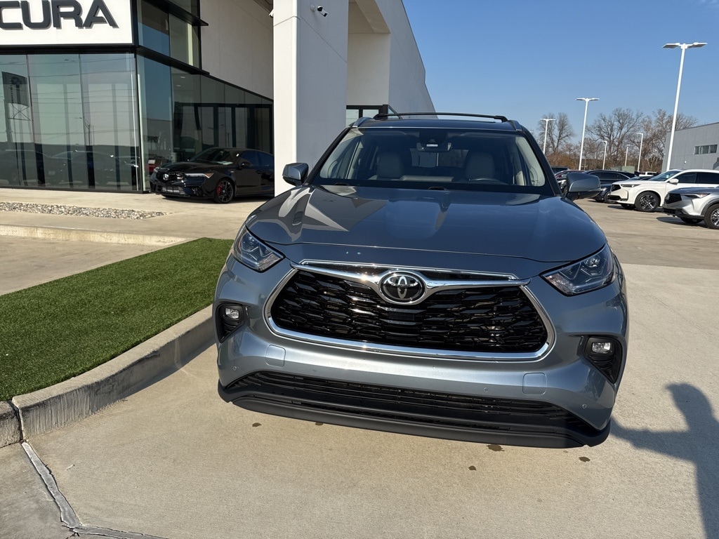 2023 Toyota Highlander Limited Platinum XLE XSE photo 2