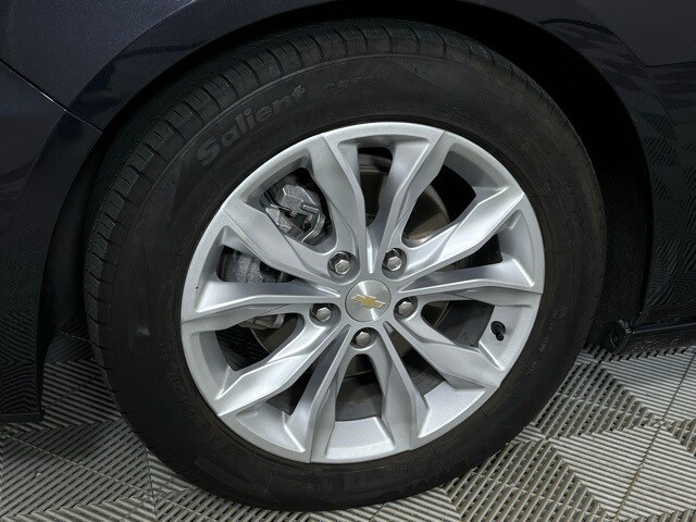 2023 Chevrolet Malibu 1LT photo 2