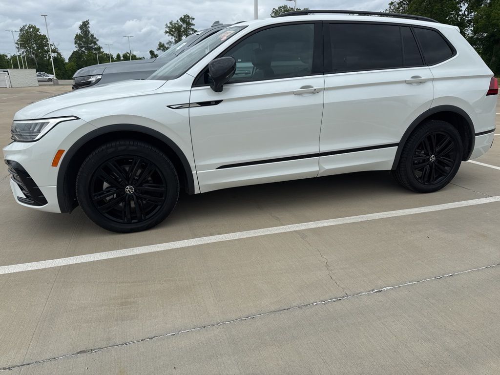 2022 Volkswagen Tiguan SE R-LINE BLACK