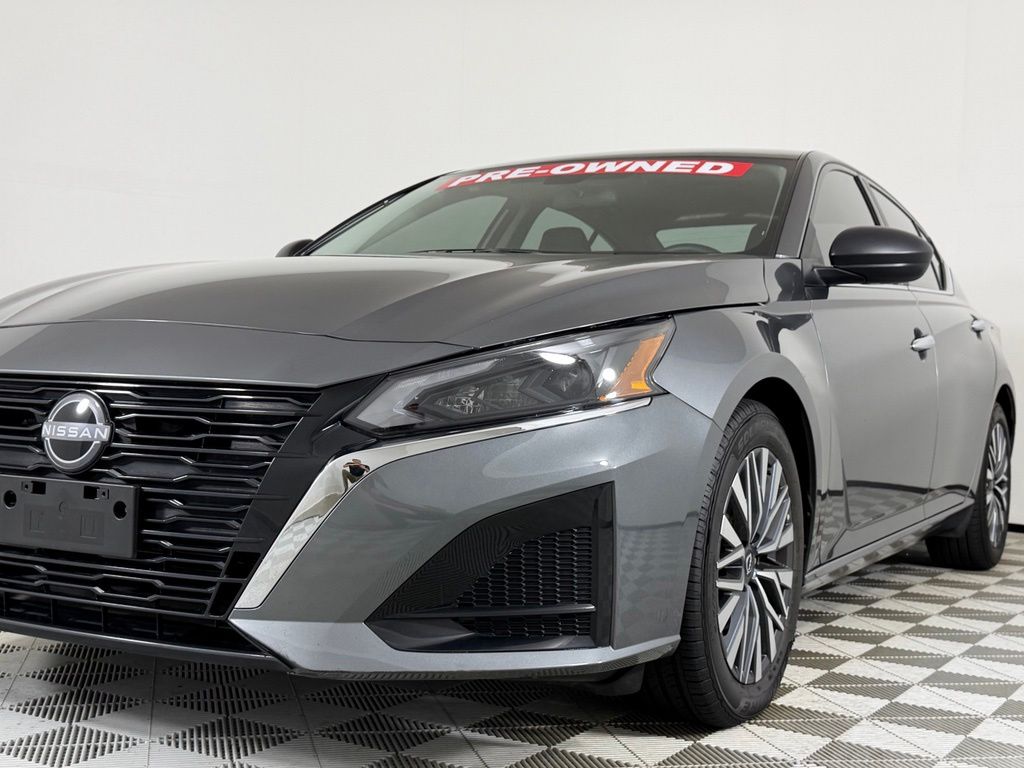 2025 Nissan Altima SV - Photo 6