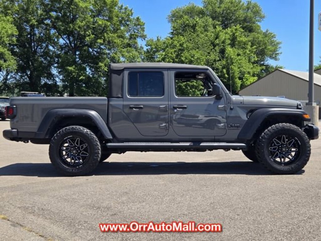 Used 2023 Jeep Gladiator Sport Truck Crew Cab