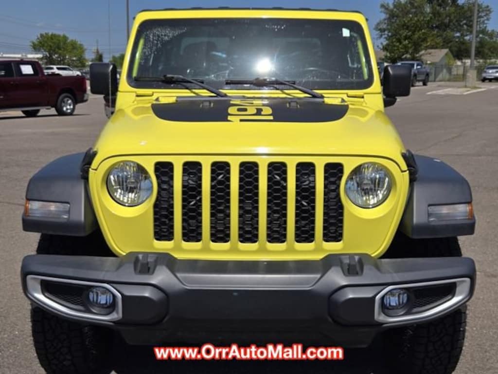 Used 2023 Jeep Gladiator Sport Truck Crew Cab