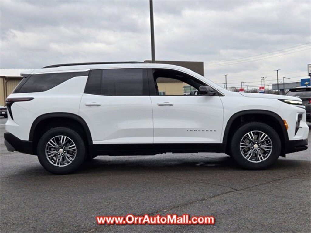 Used 2024 Chevrolet Traverse LT SUV