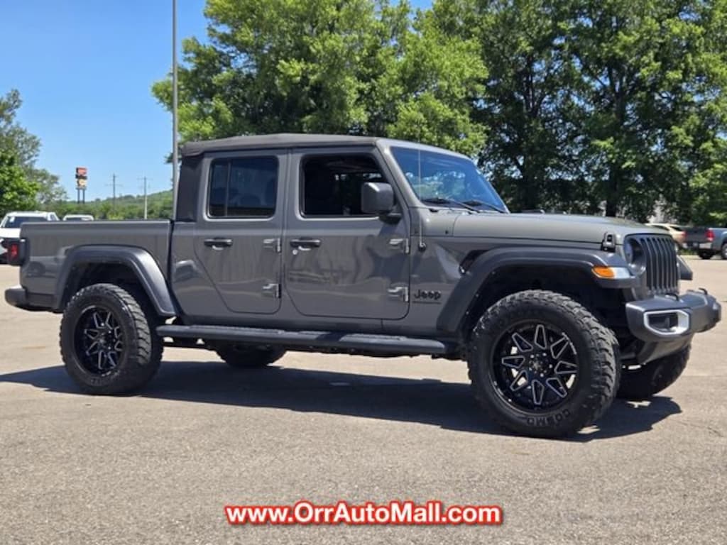 Used 2023 Jeep Gladiator Sport Truck Crew Cab