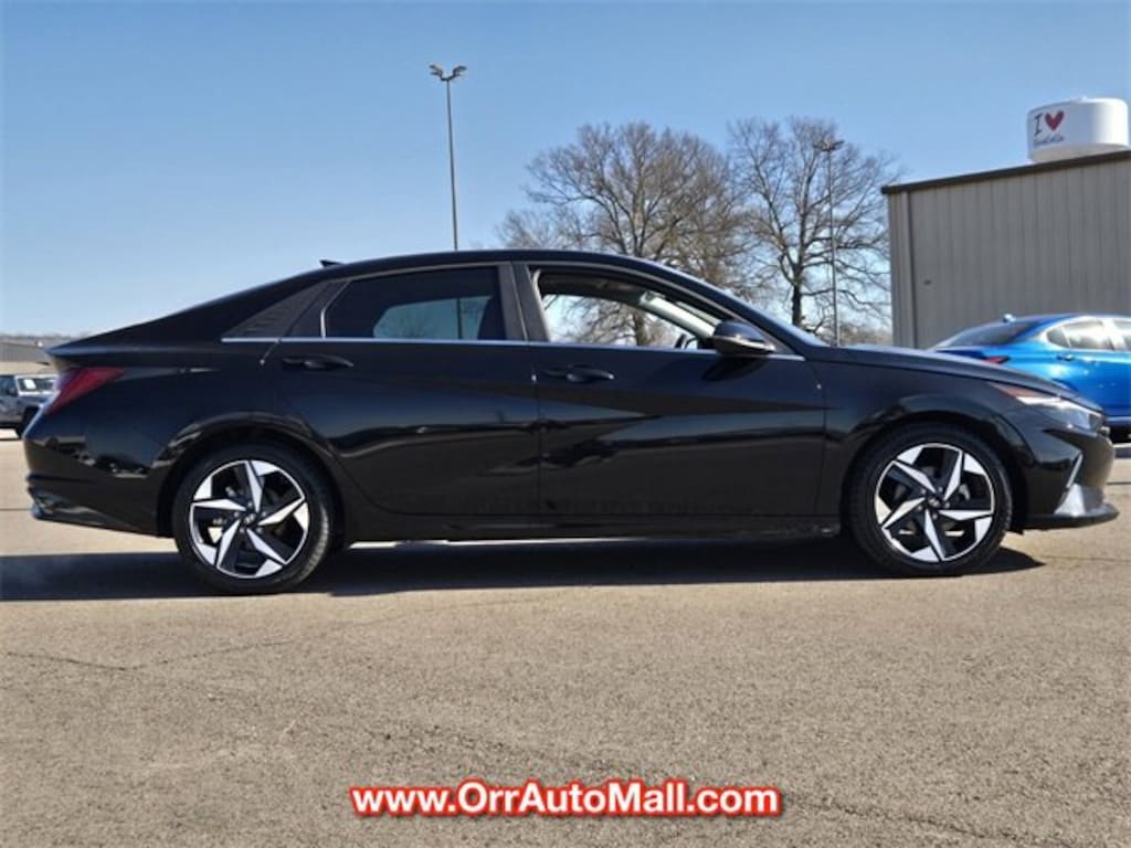Used 2023 Hyundai Elantra Limited Sedan