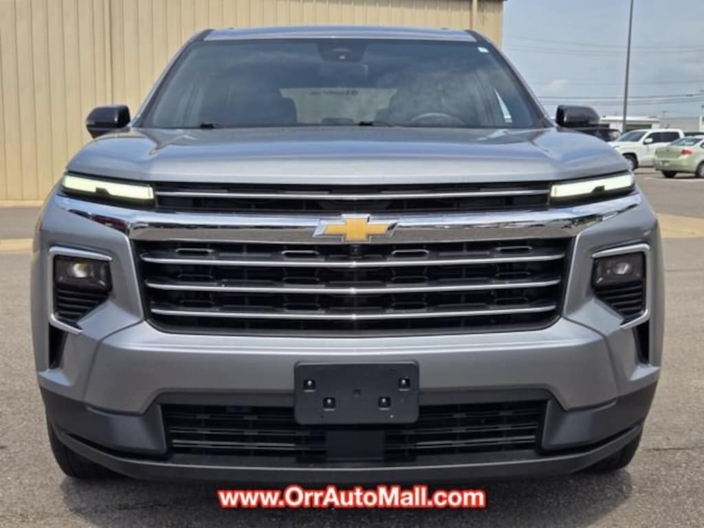 Used 2025 Chevrolet Traverse LT SUV