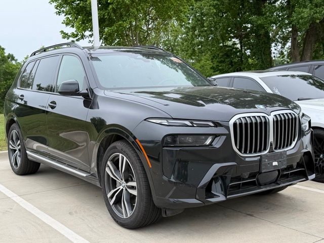 2025 BMW X7 xDrive40i's photo