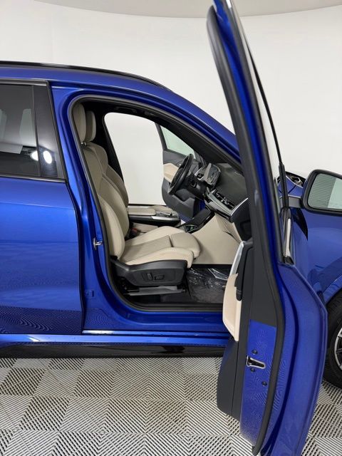 2025 BMW X1 28i - Photo 14
