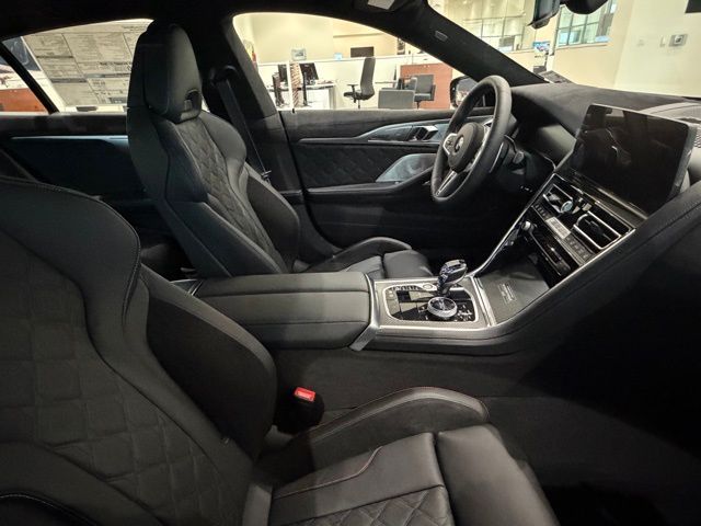 2026 BMW 8 Series M850i - Photo 7