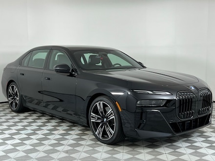 2025 BMW 740i Sedan