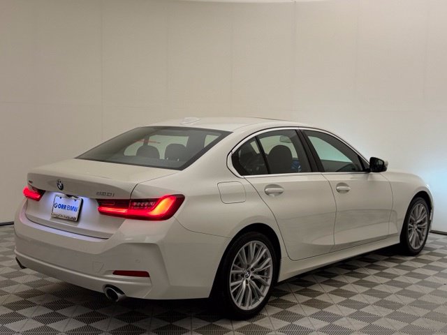 2024 BMW 3 Series 330i - Photo 10