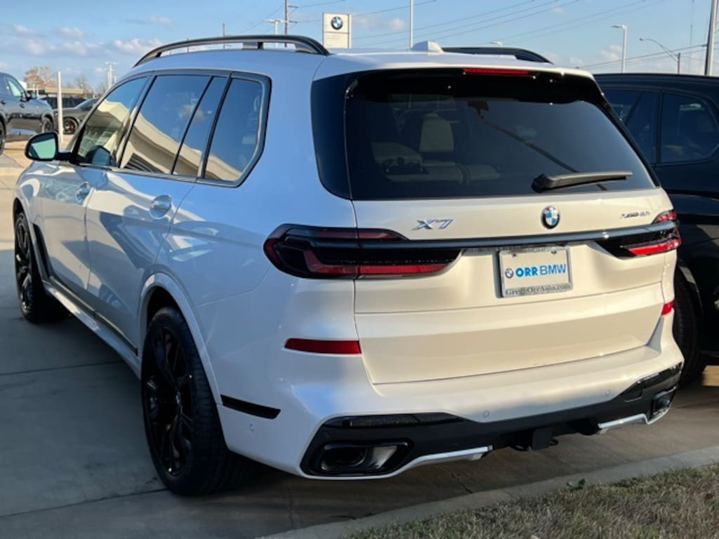 New 2026 BMW X7 xDrive40i SUV