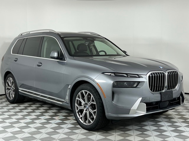 2023 BMW X7 40i's photo