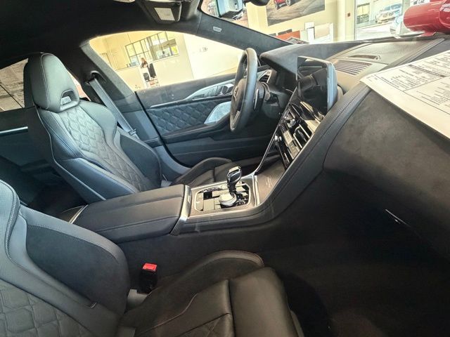 2026 BMW 8 Series M850i - Photo 15