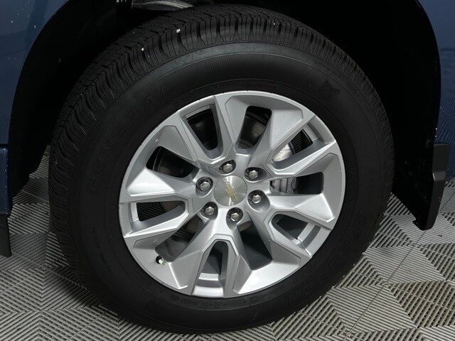 2024 Chevrolet Silverado 1500 Custom photo 3