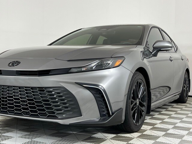 2025 Toyota Camry SE photo 4
