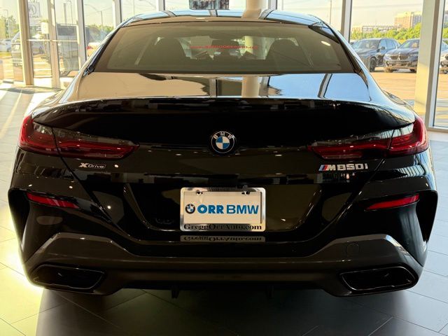 2026 BMW 8 Series M850i - Photo 18