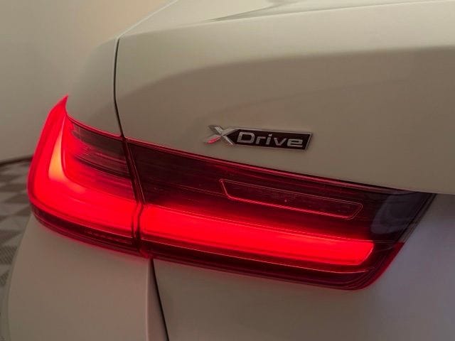 2024 BMW 3 Series 330i - Photo 14