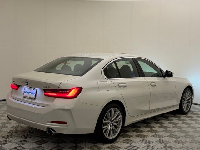 2024 BMW 3 Series 330i - Photo 10