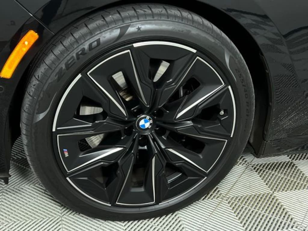 Certified 2023 BMW 760i xDrive Sedan
