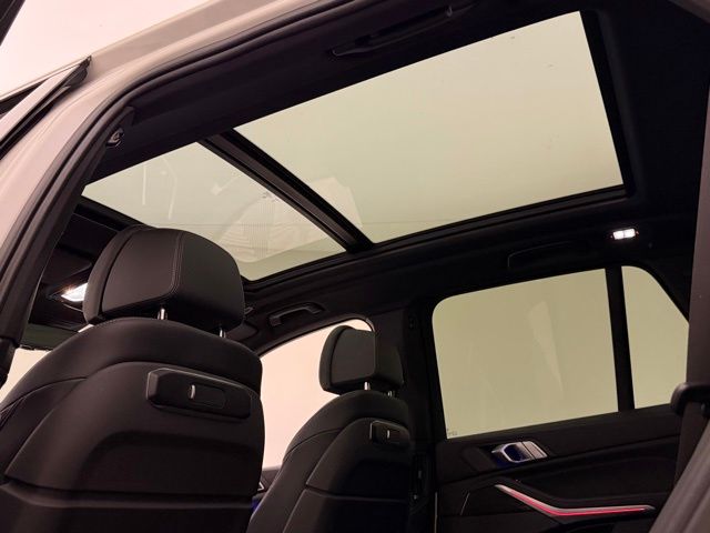 2025 BMW X5 M60i - Photo 35