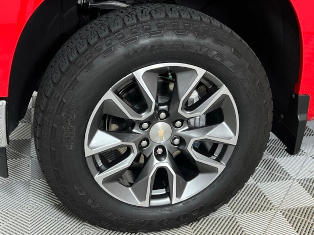 Used 2024 Chevrolet Silverado 1500 LT w/1LT Truck Crew Cab