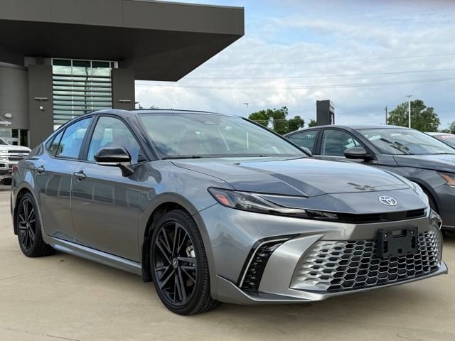 2025 Toyota Camry XSE Hybrid's photo