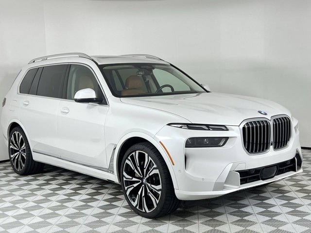 2023 BMW X7 40i's photo