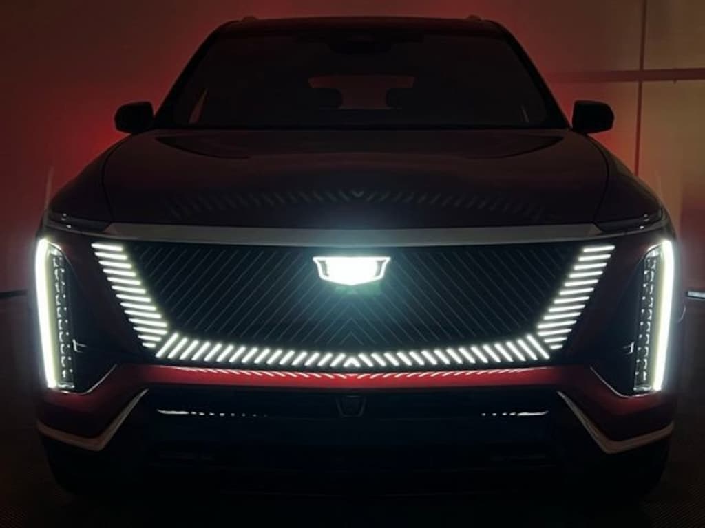 New 2026 CADILLAC VISTIQ Luxury SUV