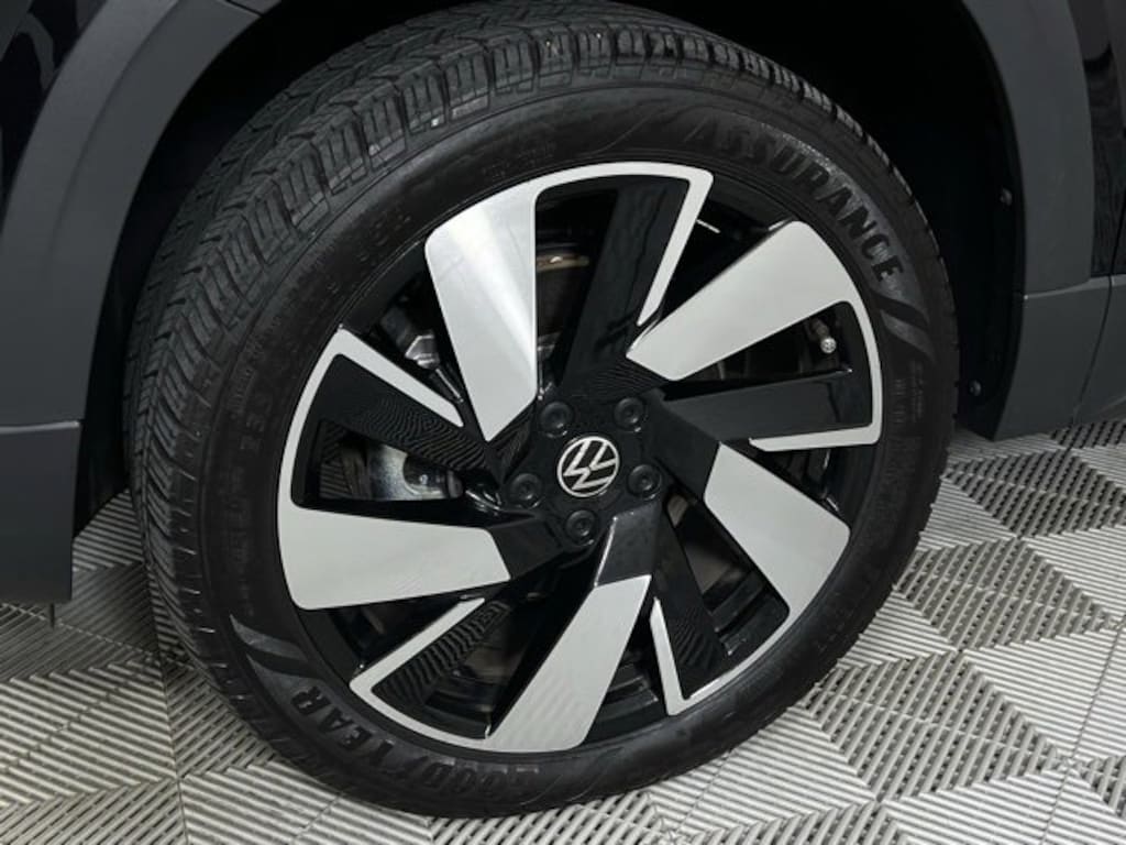 Used 2024 Volkswagen Taos SEL