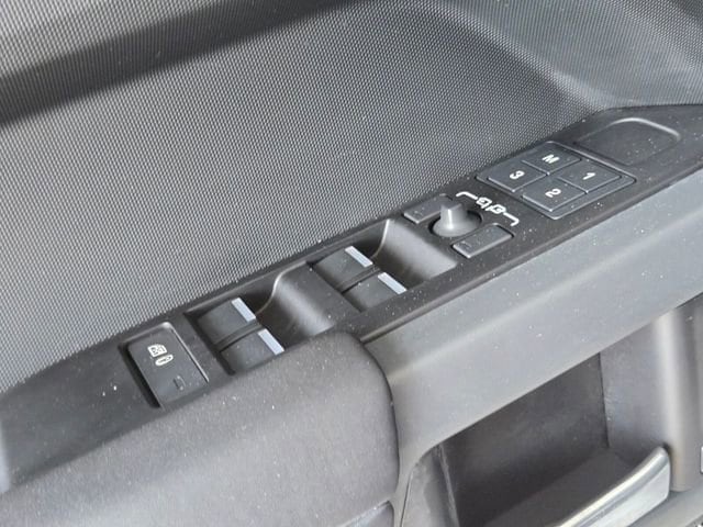 2024 Land Rover Defender X-Dynamic SE - Photo 39