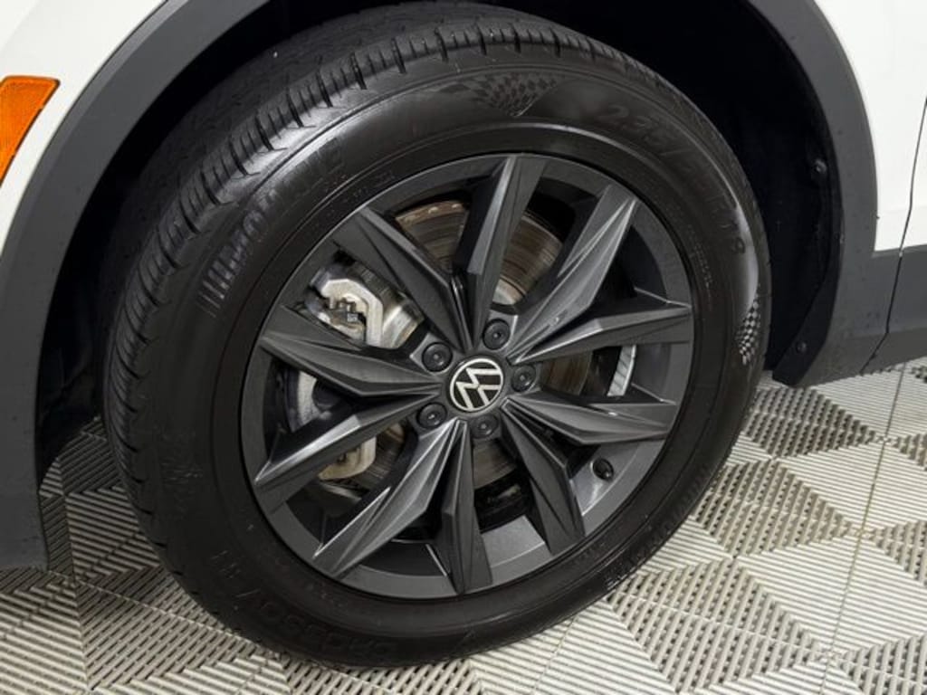 Used 2024 Volkswagen Tiguan 2.0T SE SUV
