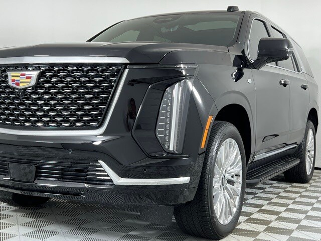 2025 Cadillac Escalade Premium Luxury photo 3